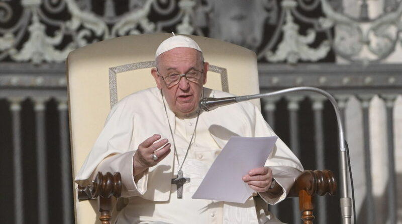 Papież zaapelował do Władimira Putina o zatrzymanie "spirali przemocy i śmierci" w Ukrainie. Franciszek mówił przed modlitwą Anioł Pański w Watykanie, że "poważna sytuacja wywołana w ostatnich dniach" zwiększa "ryzyko nuklearnej eskalacji" aż do obaw o konsekwencje, które wymkną się spod kontroli i będą katastrofalne w wymiarze światowym