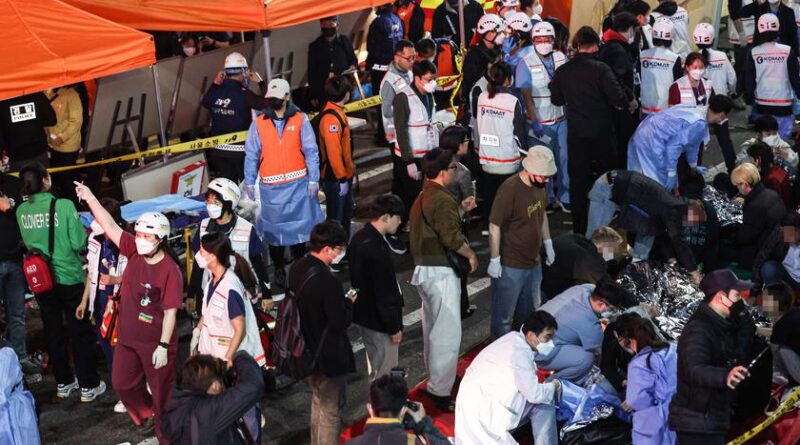 Panika w Seulu z okazji Halloween spowodowała śmierć co najmniej 151 osób. Większośc ofiar to młode kobiety stratowane w wąskich uliczkach.