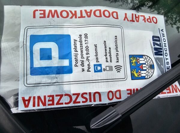 Opłata parkingowa w Częstochowie wzrasta do 150 zł, jeżeli się spóźnimy kilka minut. Strażnik nie uwzględni tłumaczeń.